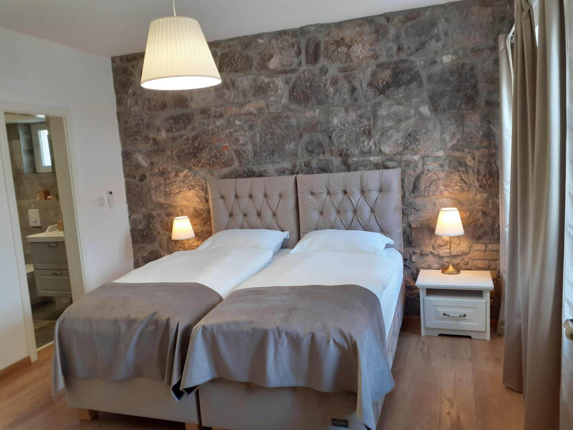 Stancija Kavali Stone House, Zvoneca-opatija Frühstückspension
